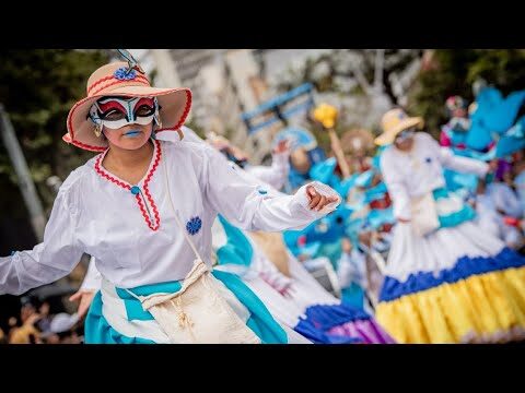Comparsas Festivas: Colorido y Alegr&iacute;a en la Ciudad