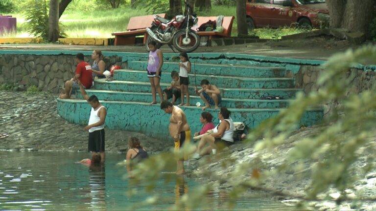Opciones de entretenimiento acuático en la ciudad