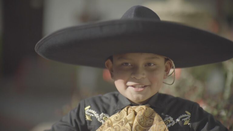 Escena folclórica en la capital: tradiciones y música en pleno corazón de la ciudad