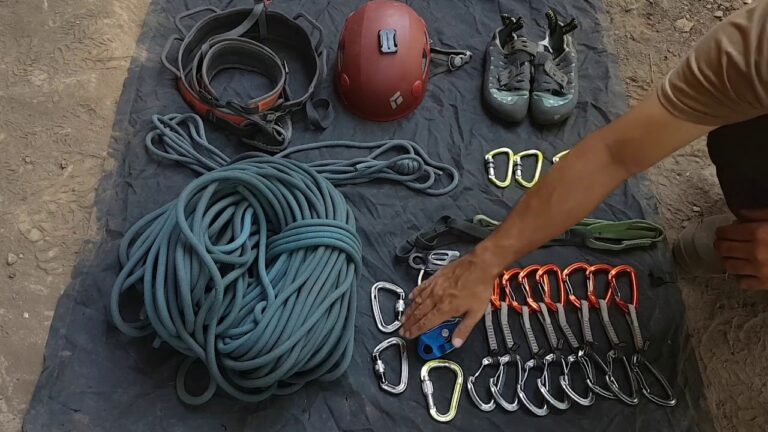 Equipamiento esencial para escalada en roca
