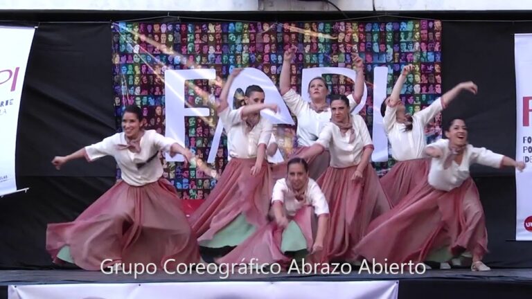 El folclore y las danzas en la vida nocturna