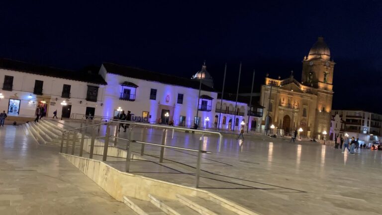 Explorando la vida nocturna en Bogot&aacute;