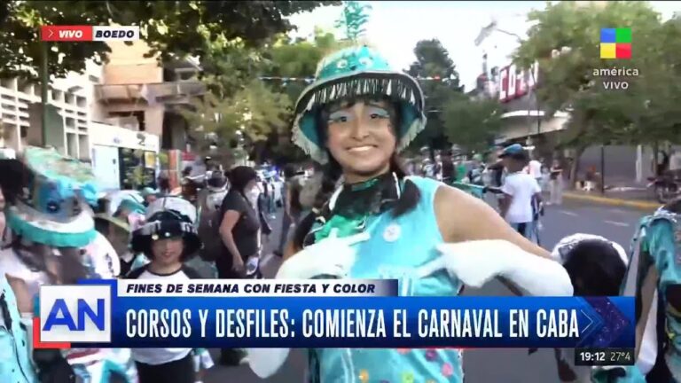 Desfile de comparsas en la capital: un espect&aacute;culo colorido